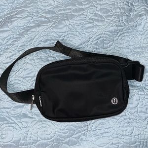 LULULEMON EVERYWHERE BELT BAG